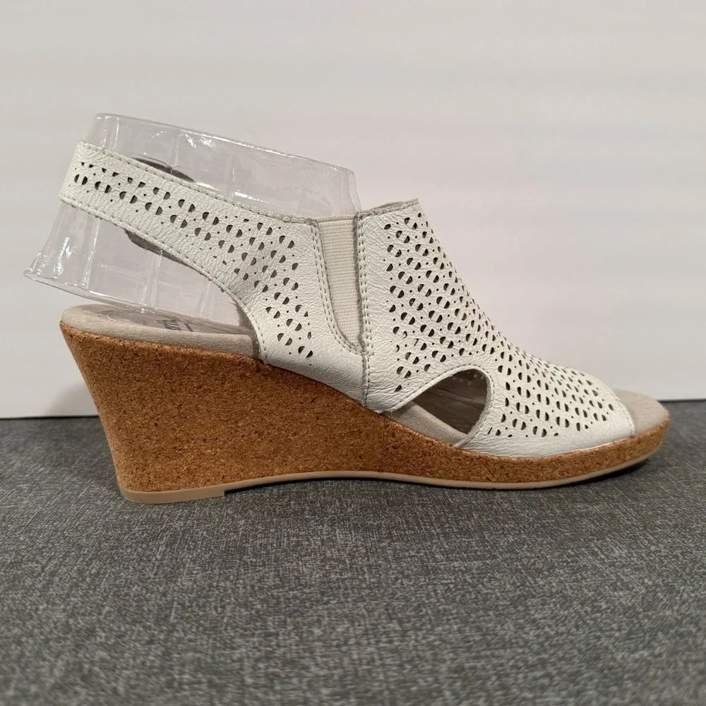 Earth Women's White Peep-Toe comfort casual summer Sandals/size 7M